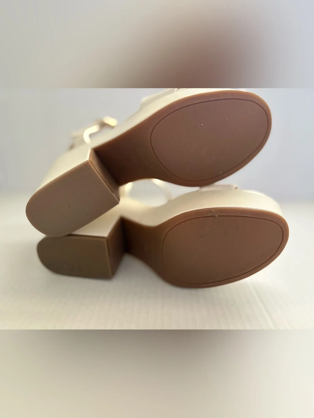 Nine West Cream Platform Sandals with Ankle Strap Chunky 4” Heels Size 8.5